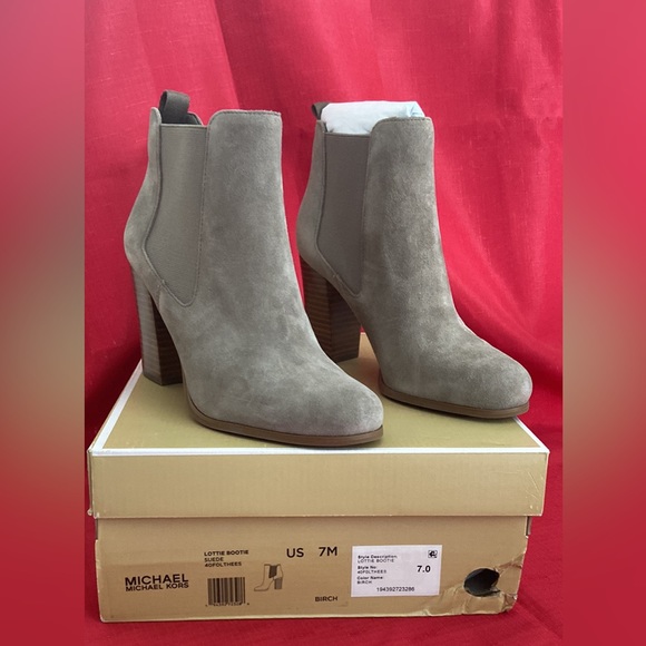 Micheal Kors women’s suede boots. Sz. 7M - Picture 2 of 3